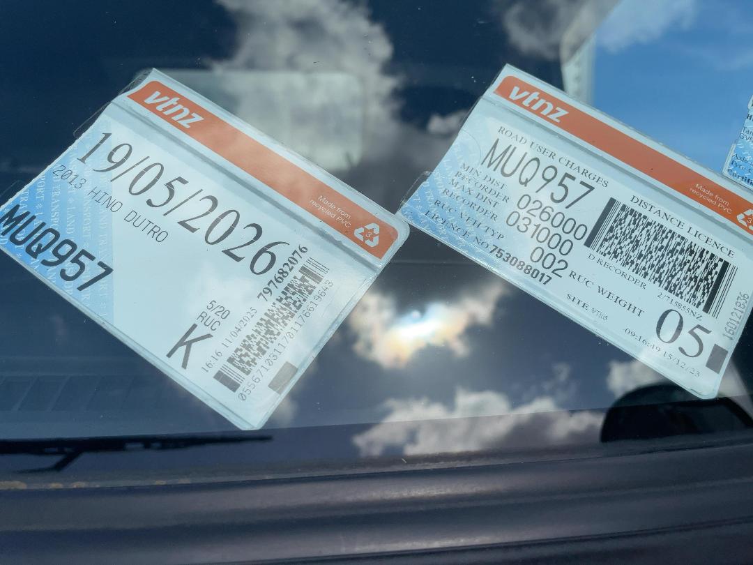 Photo '33' of Hino Dutro Box Body