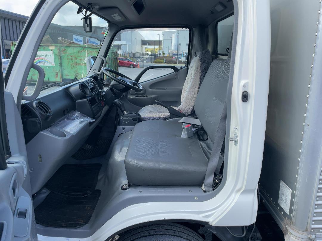 Photo '20' of Hino Dutro Box Body