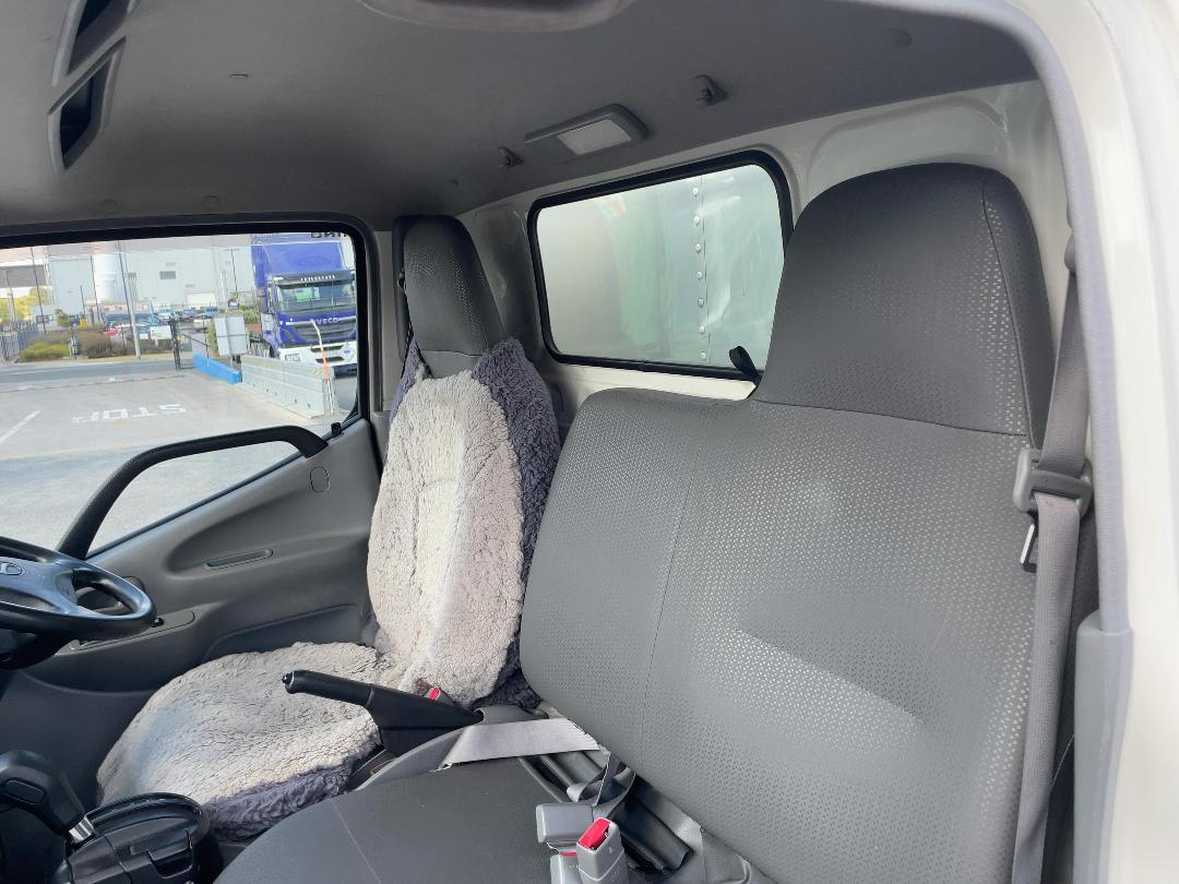 Photo '22' of Hino Dutro Box Body