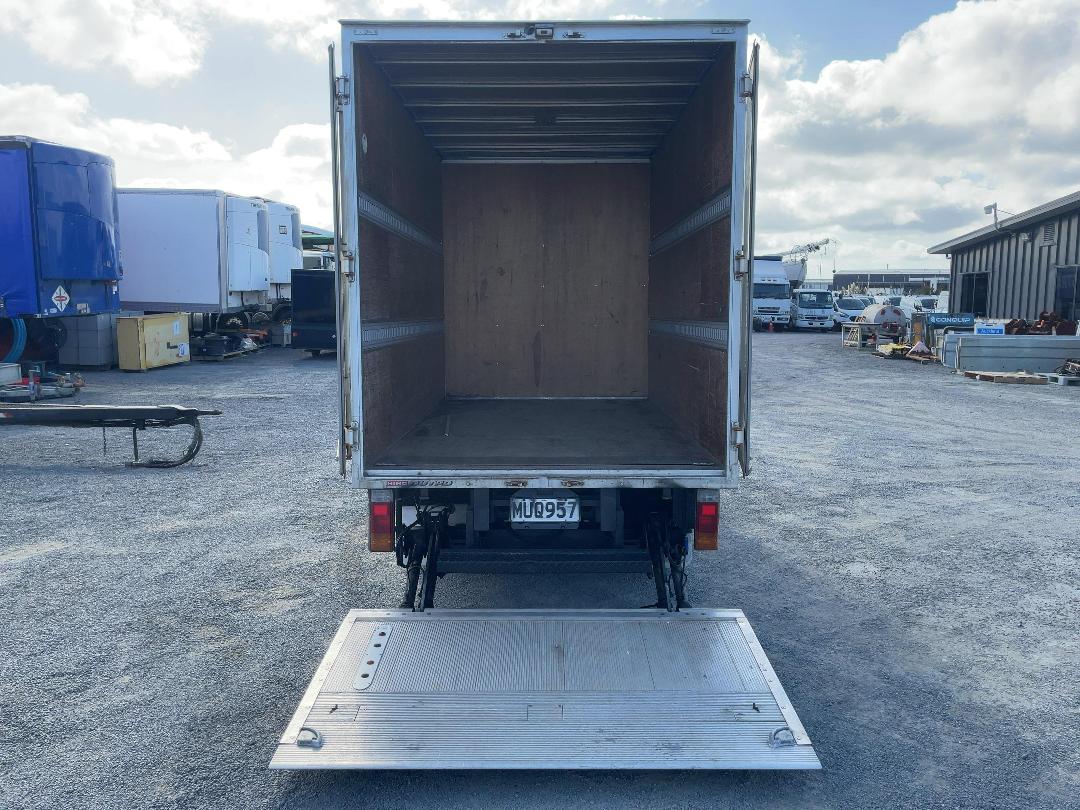 Photo '27' of Hino Dutro Box Body