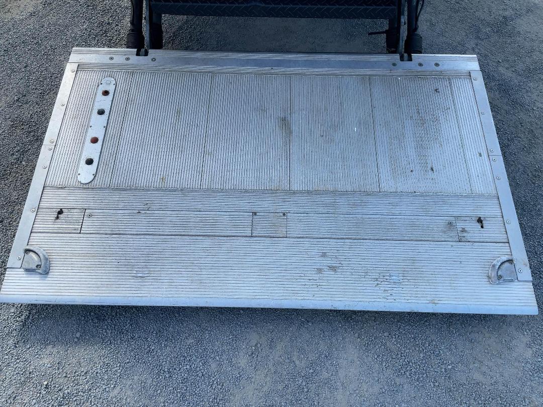 Photo '28' of Hino Dutro Box Body