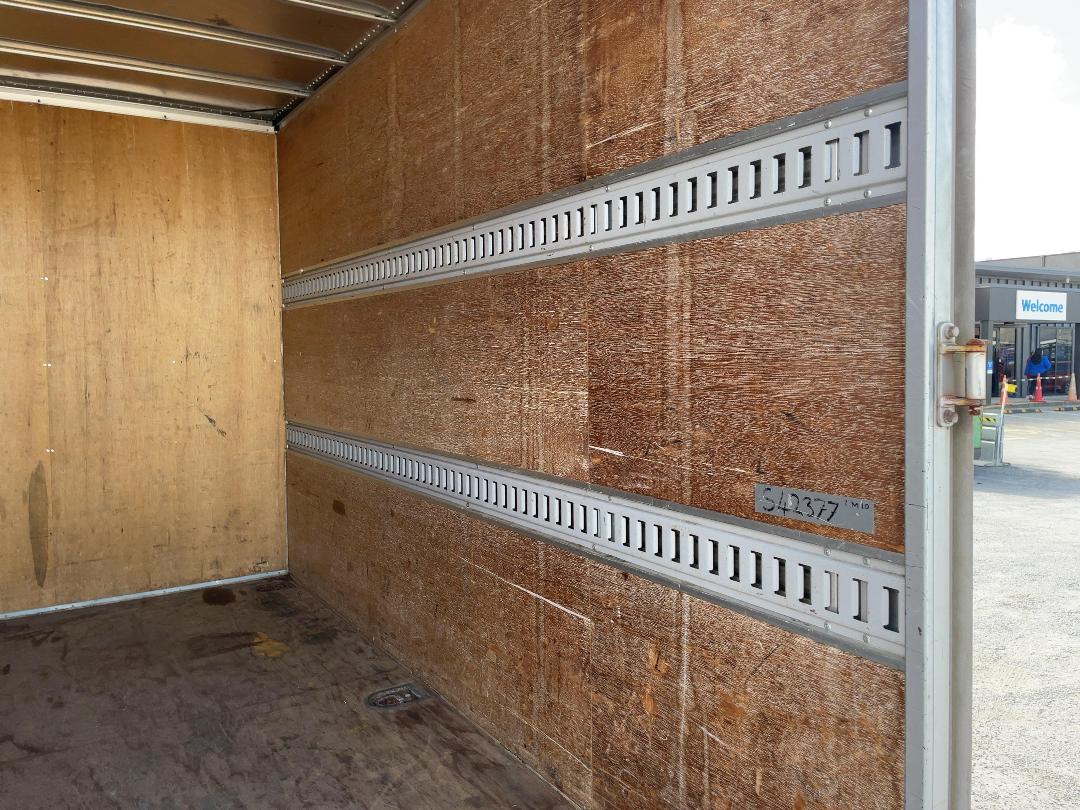 Photo '31' of Hino Dutro Box Body