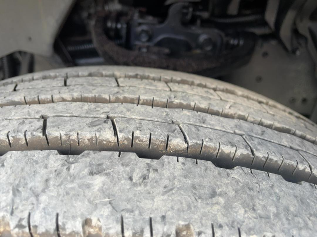 Photo '39' of Hino Dutro Box Body