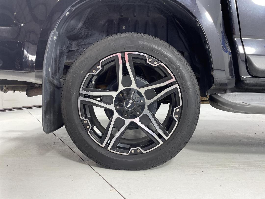 Photo '12' of Holden Colorado