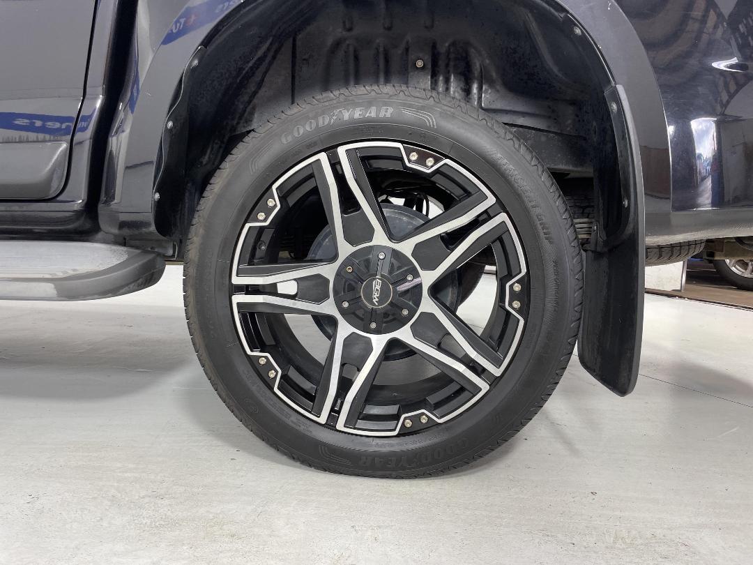 Photo '11' of Holden Colorado