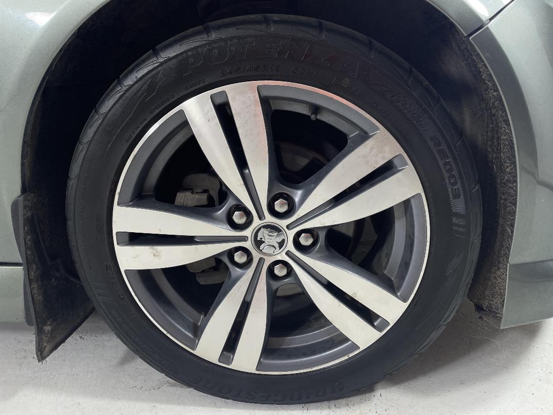 Photo '9' of Holden Commodore Photo '9' of Holden Commodore