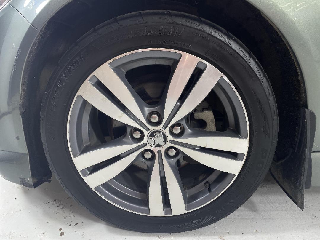 Photo '10' of Holden Commodore Photo '10' of Holden Commodore