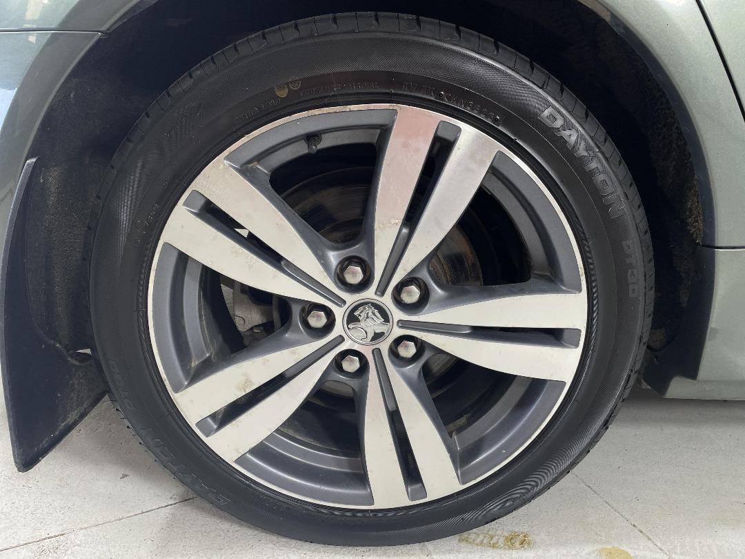 Photo '12' of Holden Commodore Photo '12' of Holden Commodore