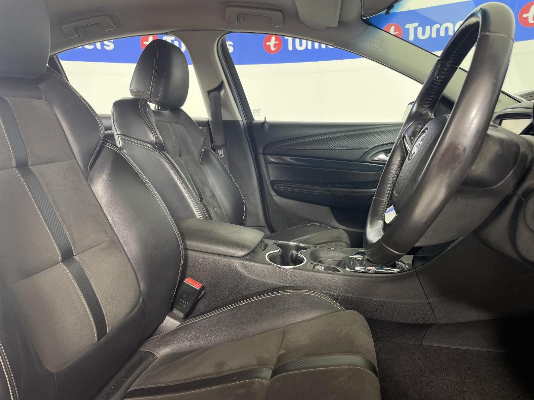 Photo '16' of Holden Commodore Photo '16' of Holden Commodore