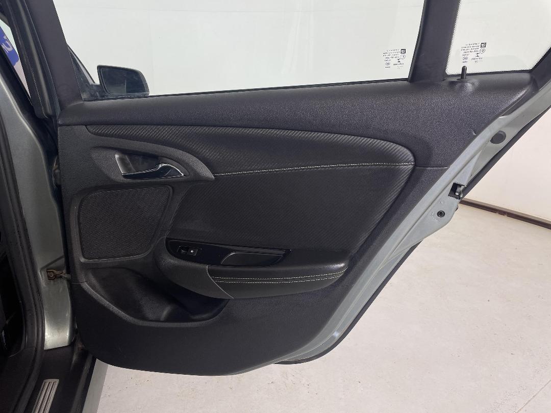 Photo '19' of Holden Commodore Photo '19' of Holden Commodore