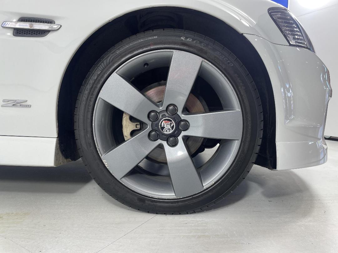 Photo '9' of Holden Commodore Photo '9' of Holden Commodore