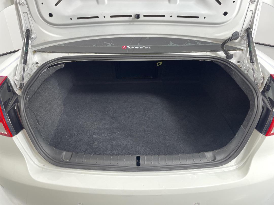 Photo '14' of Holden Commodore Photo '14' of Holden Commodore