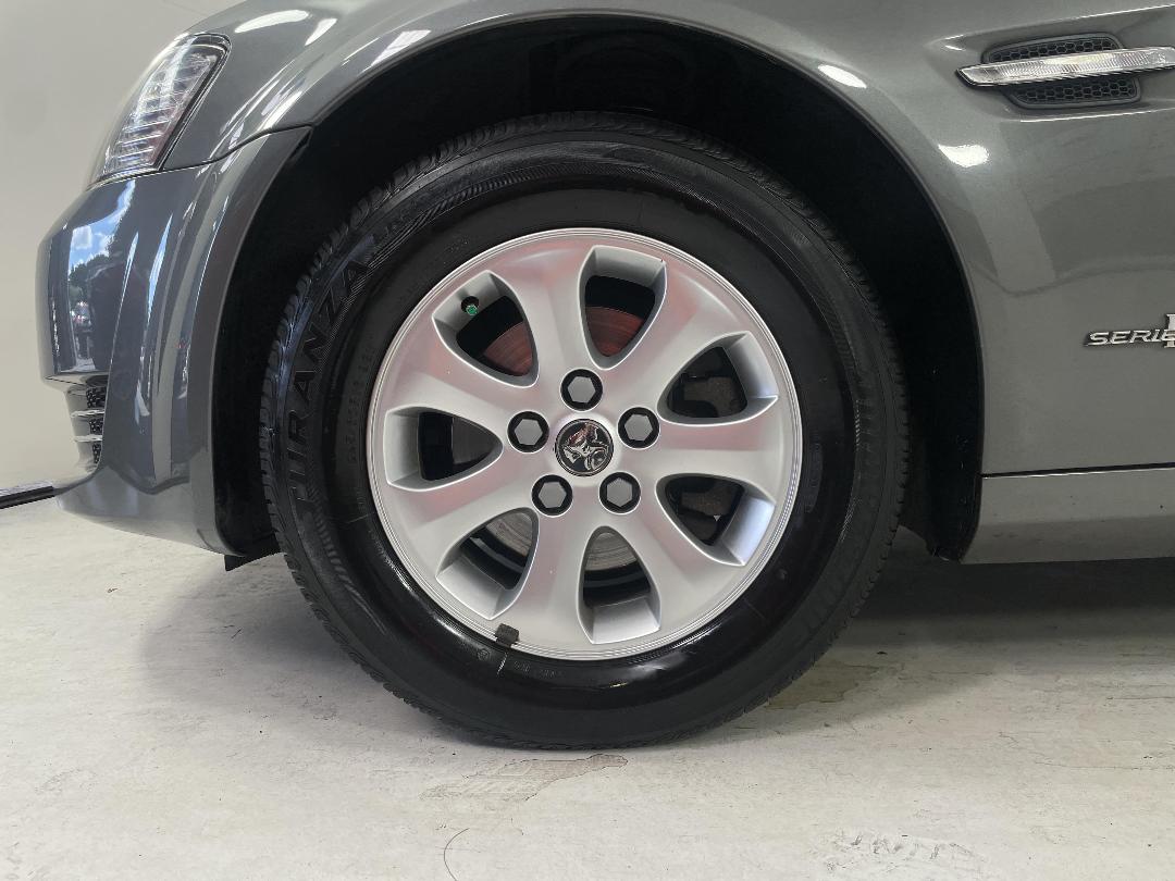 Photo '10' of Holden Commodore Photo '10' of Holden Commodore