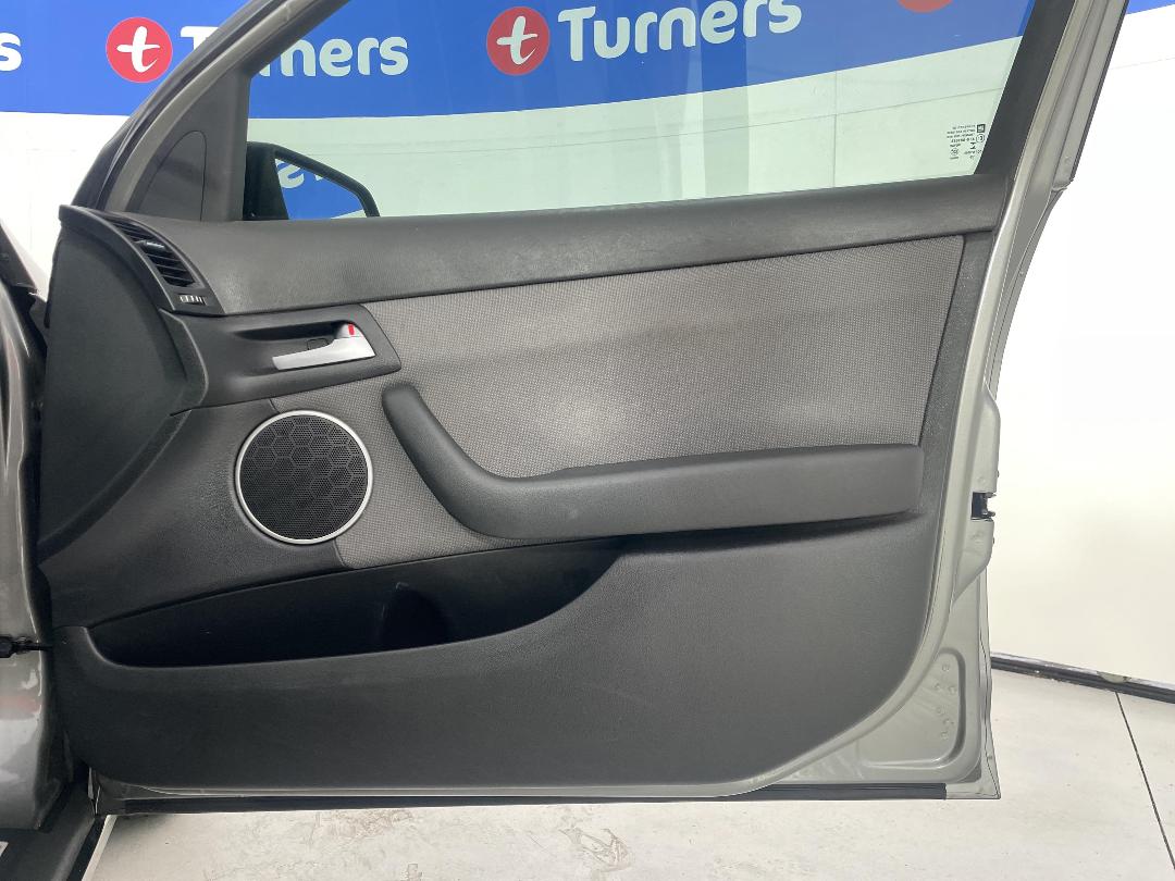 Photo '15' of Holden Commodore Photo '15' of Holden Commodore