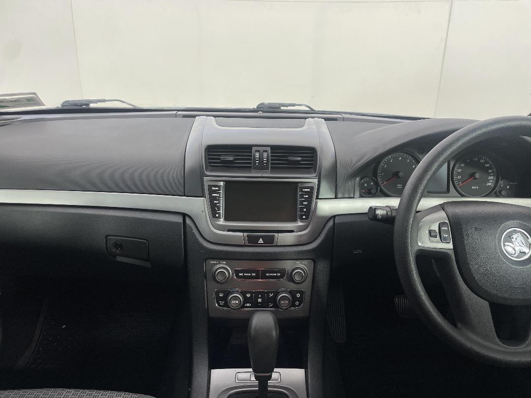 Photo '17' of Holden Commodore Photo '17' of Holden Commodore