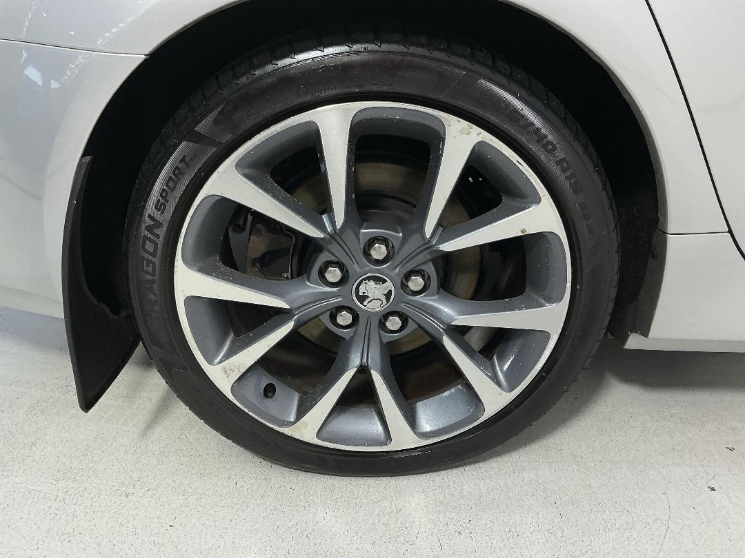 Photo '12' of Holden Commodore