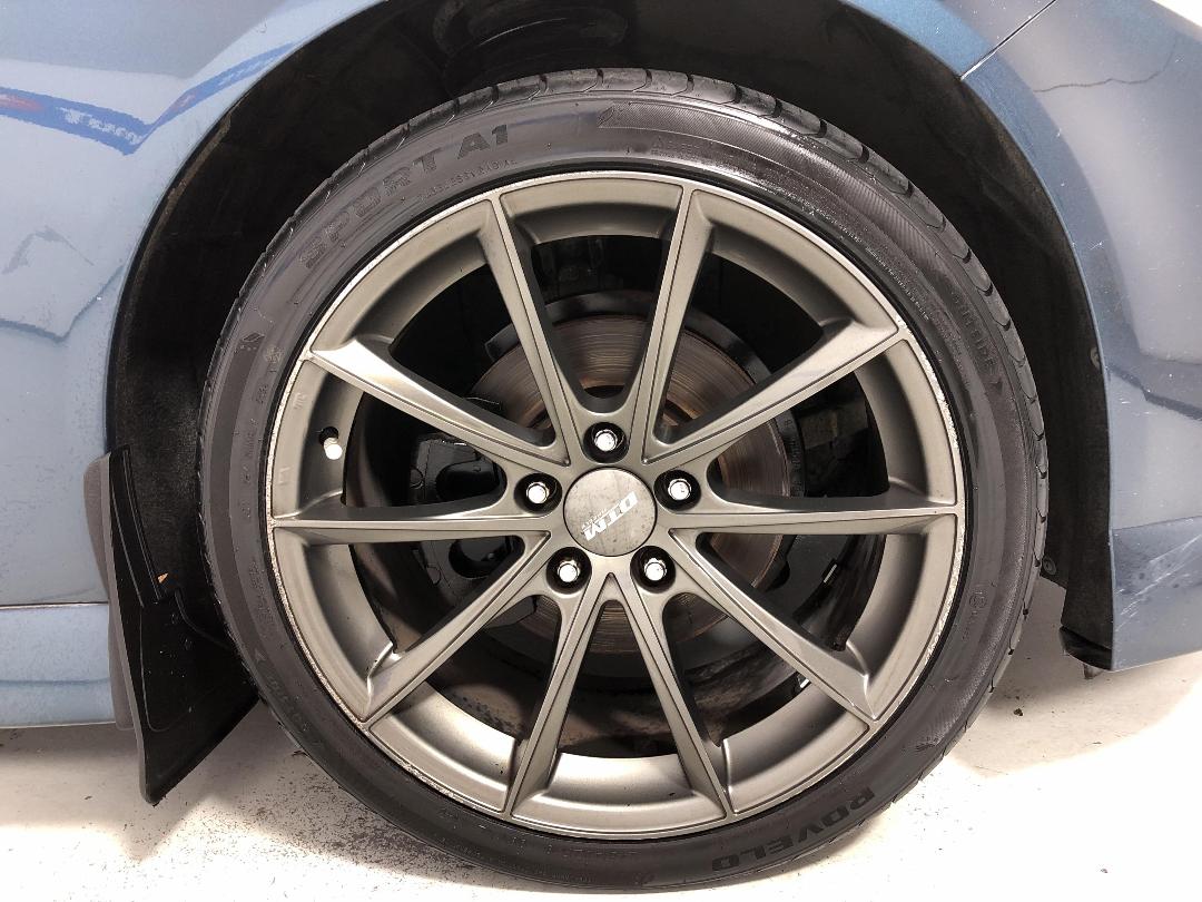 Photo '9' of Holden Commodore Photo '9' of Holden Commodore