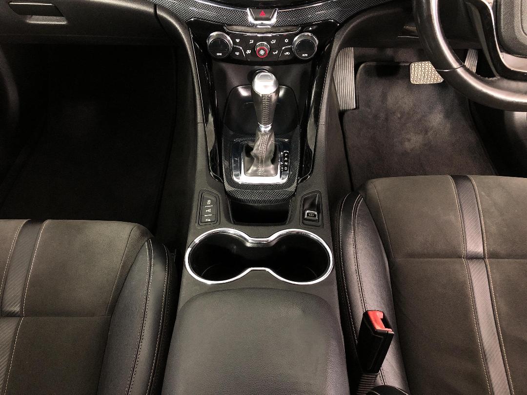 Photo '18' of Holden Commodore Photo '18' of Holden Commodore