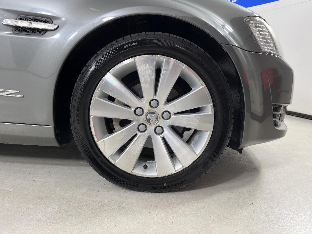 Photo '9' of Holden Commodore Photo '9' of Holden Commodore