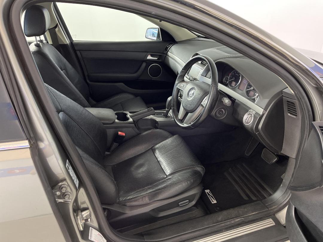 Photo '16' of Holden Commodore Photo '16' of Holden Commodore