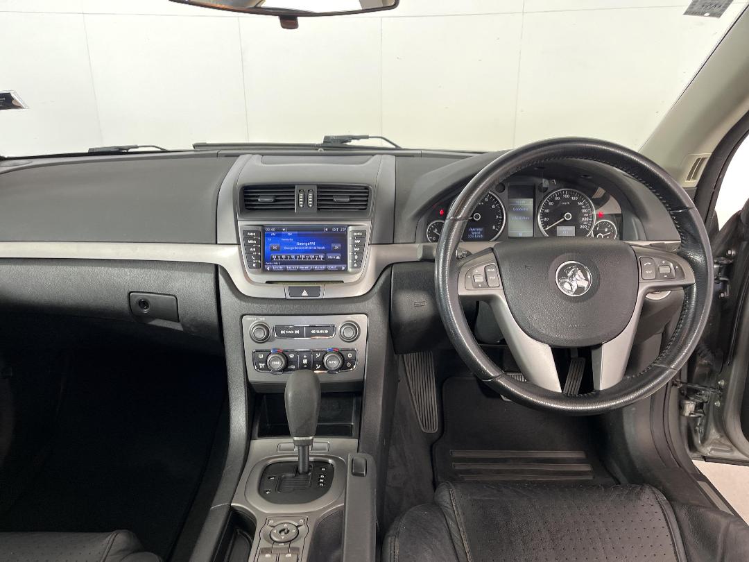 Photo '17' of Holden Commodore Photo '17' of Holden Commodore