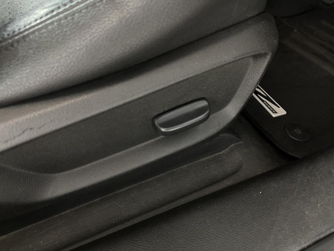 Photo '24' of Holden Commodore Photo '24' of Holden Commodore