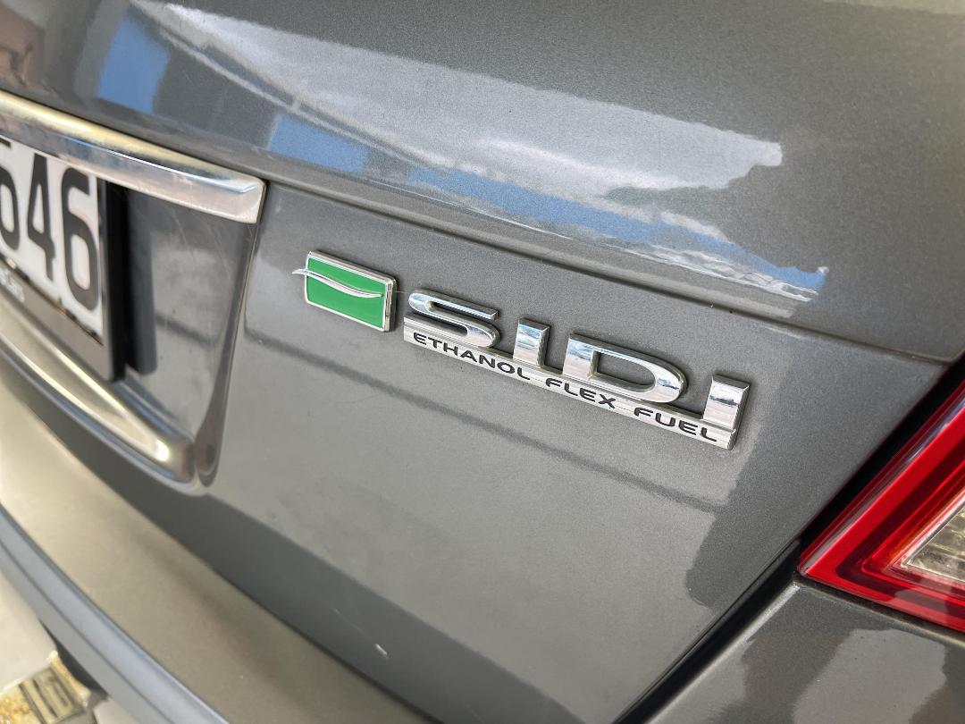 Photo '31' of Holden Commodore Photo '31' of Holden Commodore