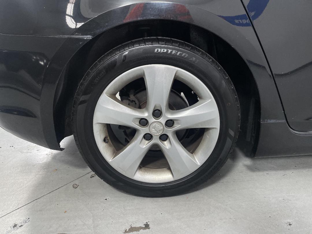 Photo '12' of Holden Cruze