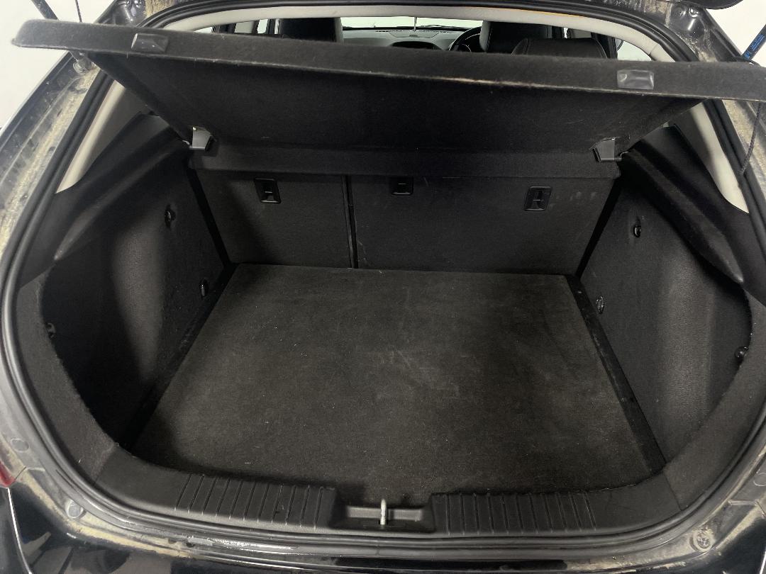 Photo '14' of Holden Cruze