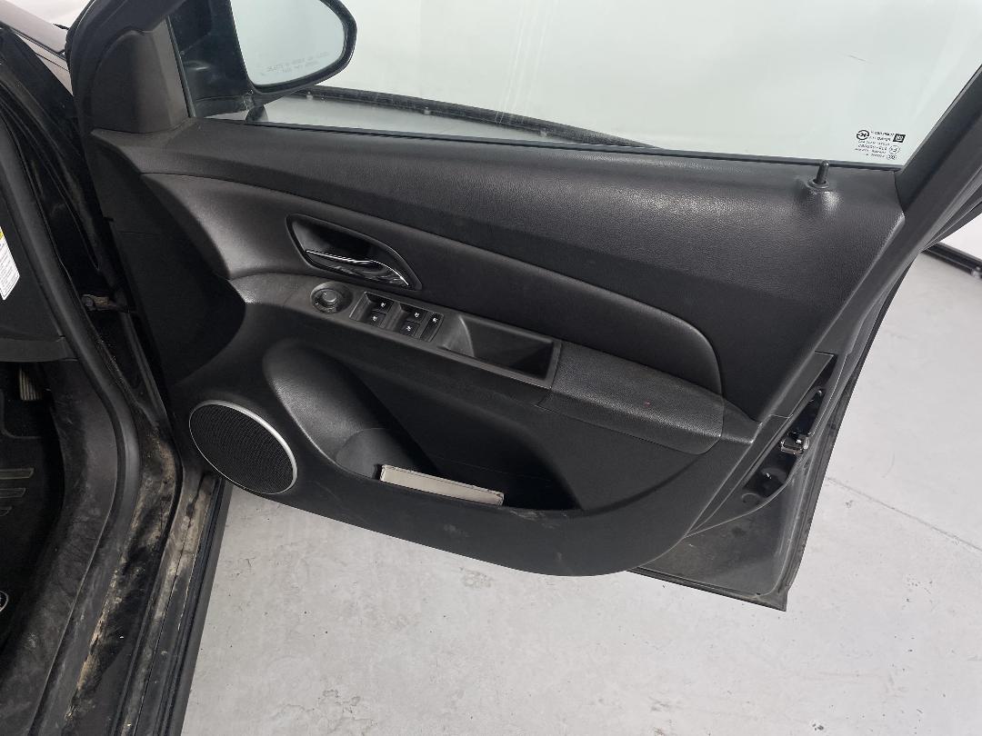 Photo '15' of Holden Cruze