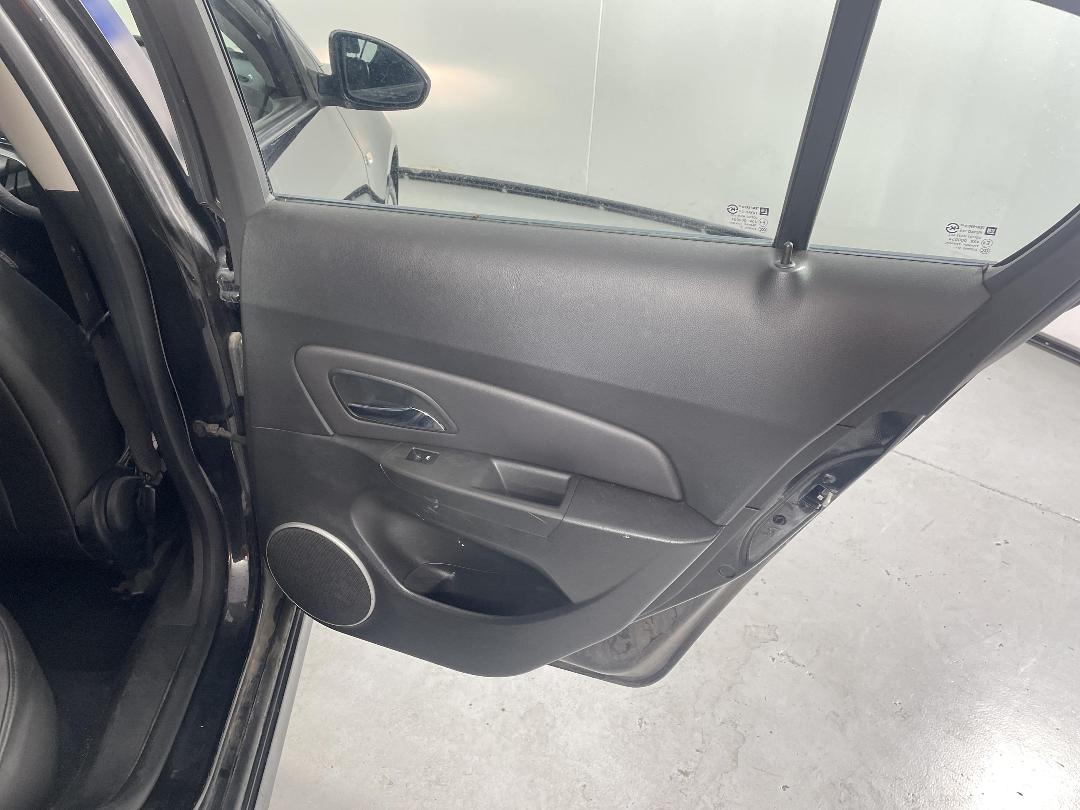 Photo '19' of Holden Cruze