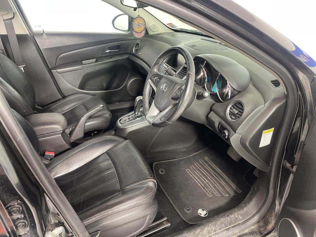 Photo '16' of Holden Cruze