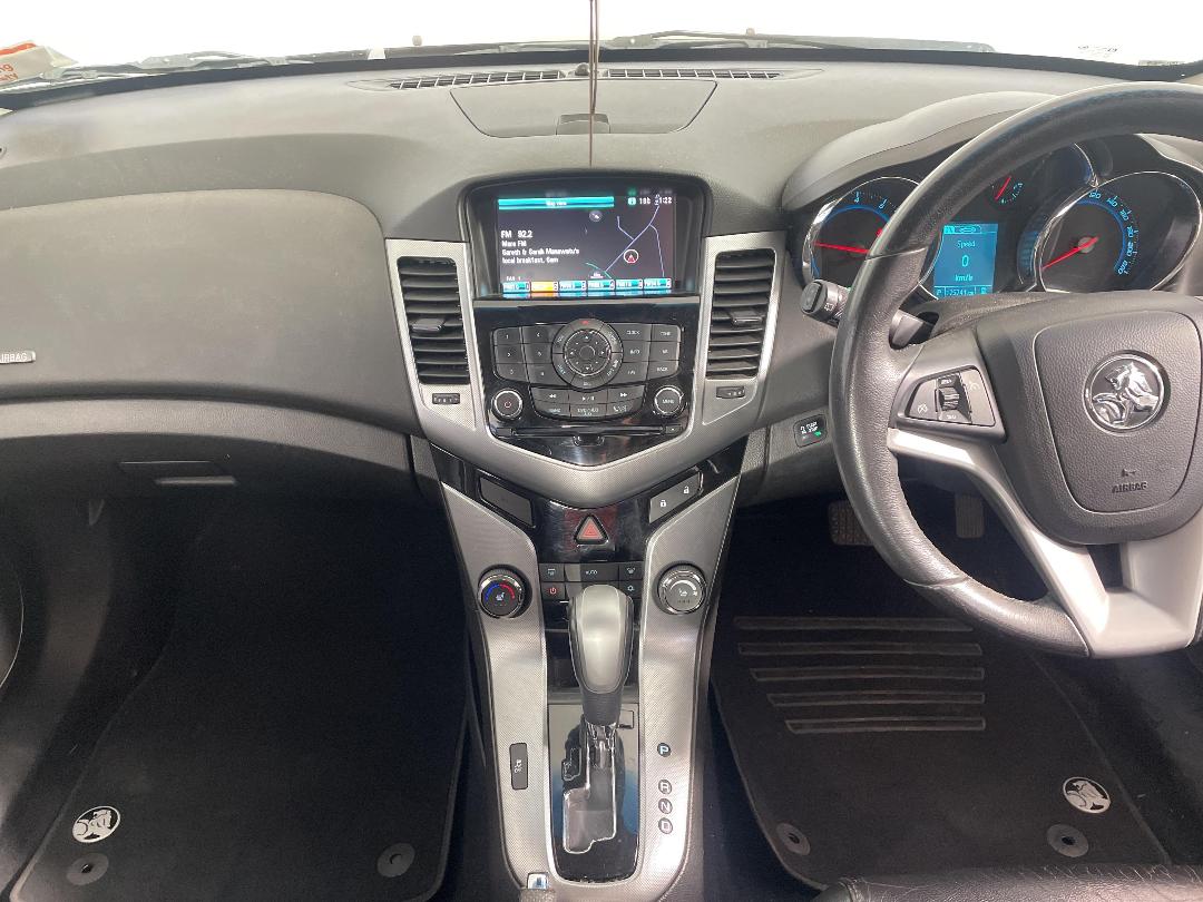 Photo '18' of Holden Cruze