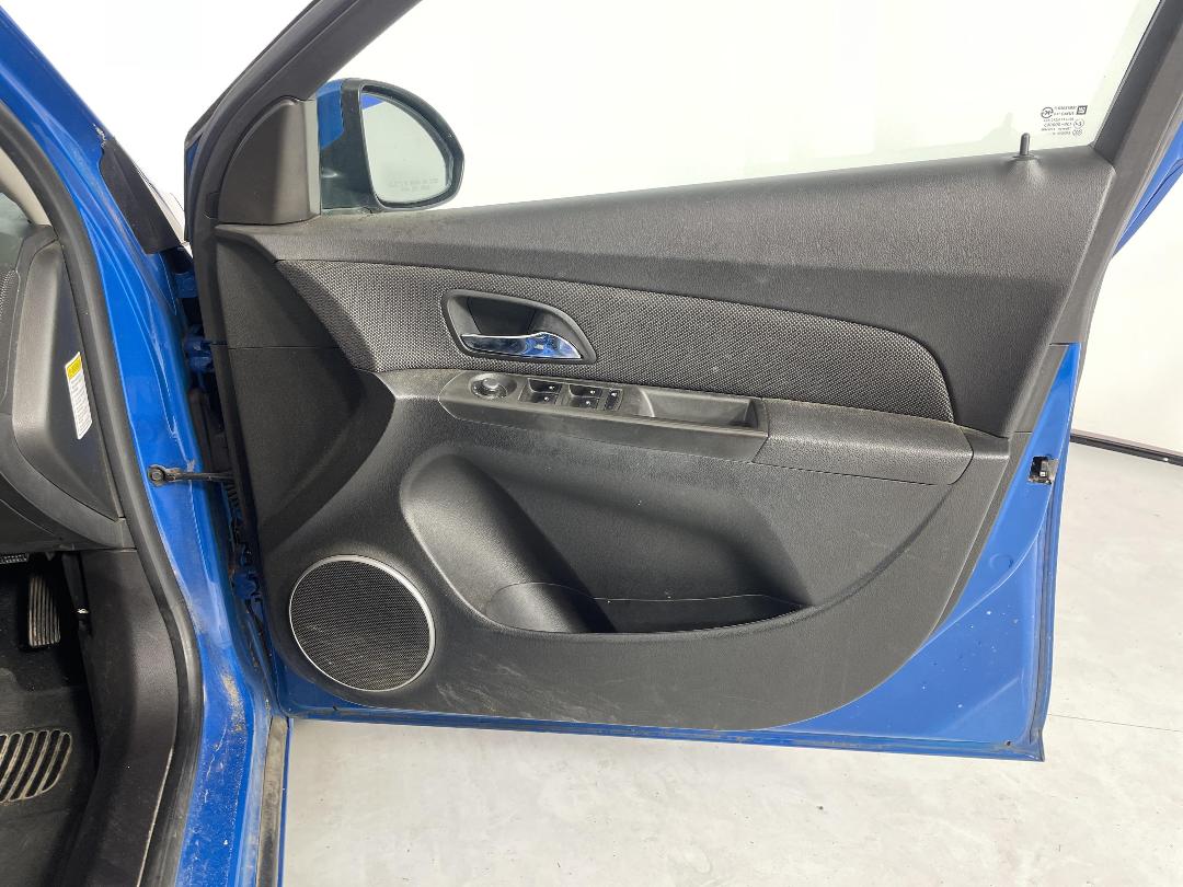 Photo '15' of Holden Cruze