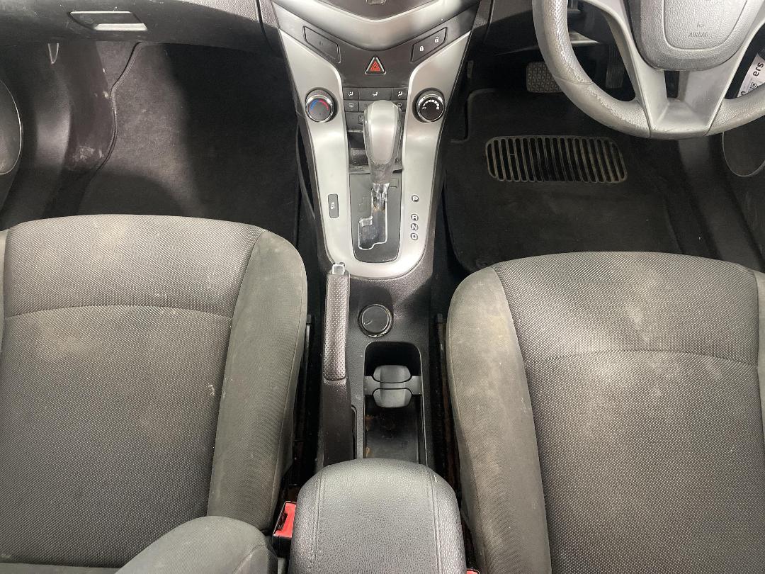 Photo '18' of Holden Cruze