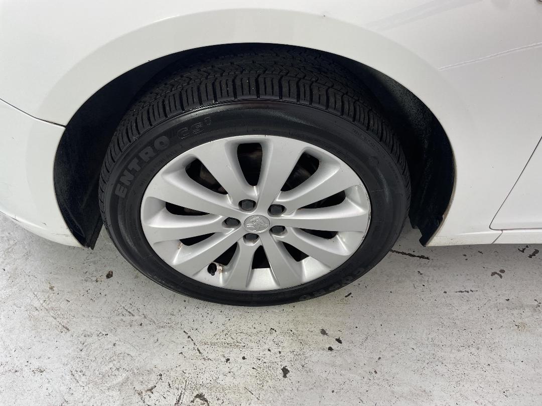 Photo '10' of Holden Cruze