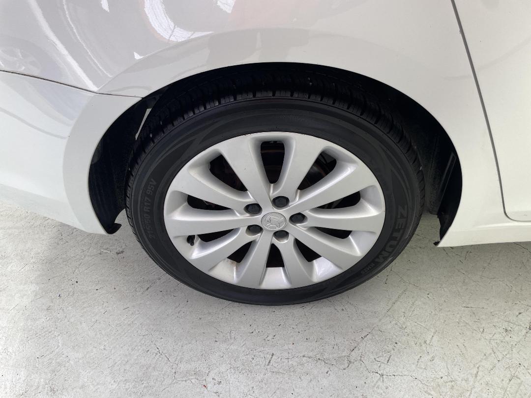 Photo '12' of Holden Cruze