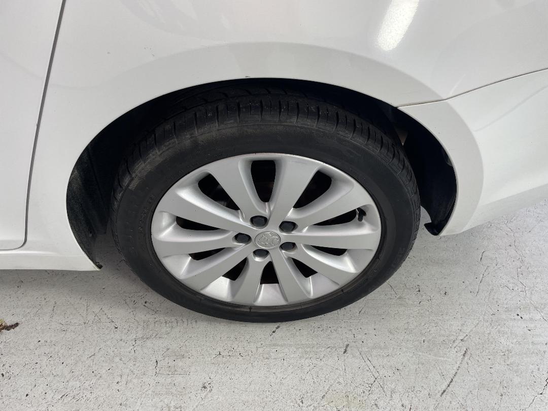 Photo '11' of Holden Cruze