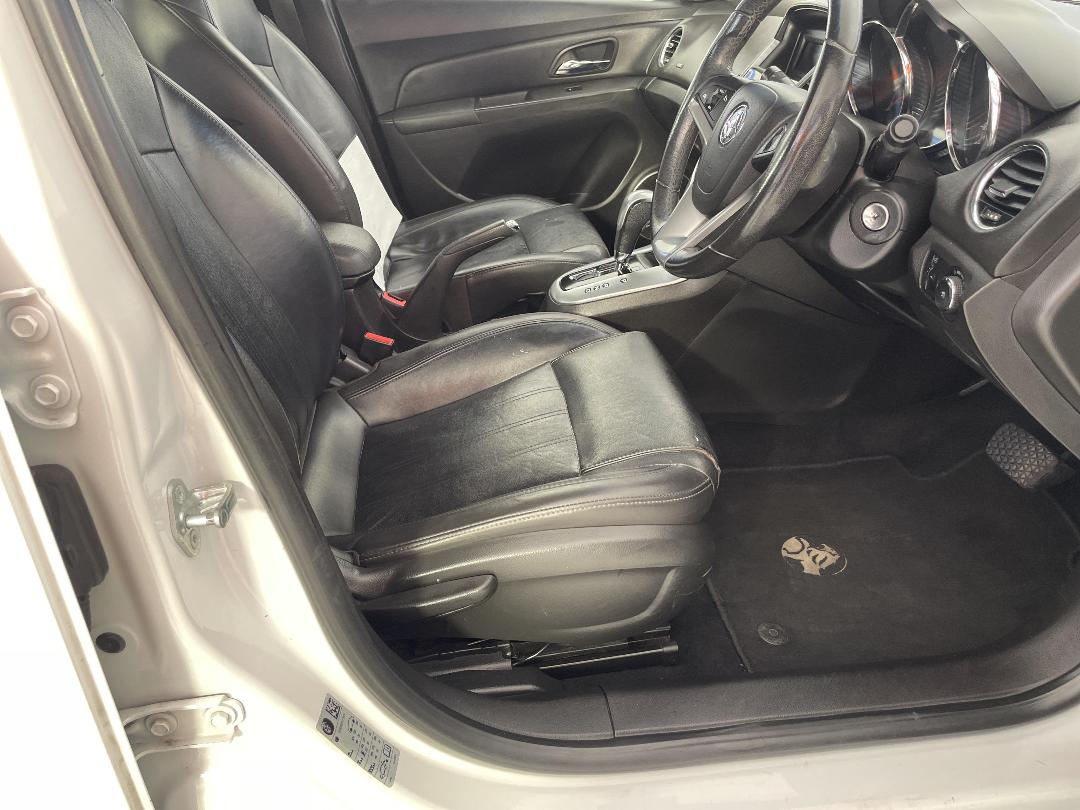 Photo '16' of Holden Cruze