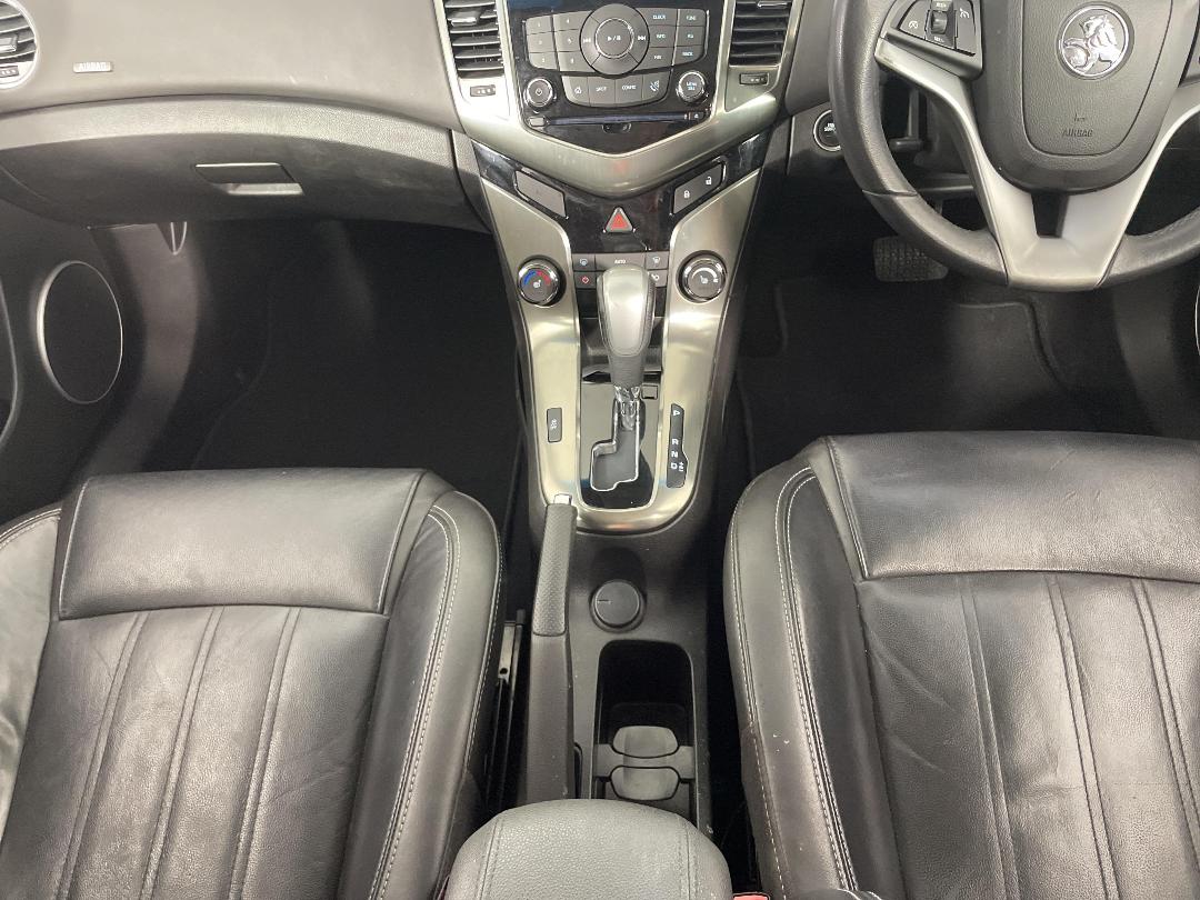 Photo '18' of Holden Cruze