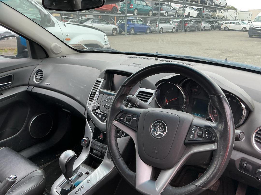 Photo '13' of Holden Cruze SRI V T