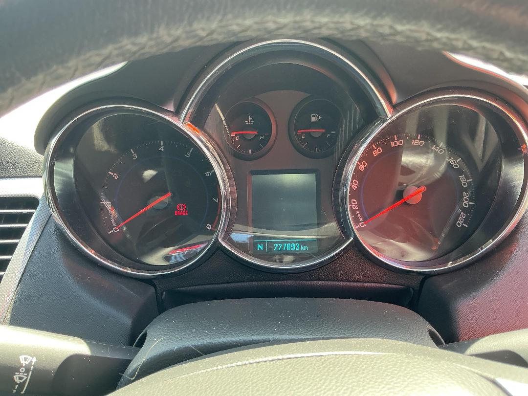 Photo '9' of Holden Cruze SRI V T