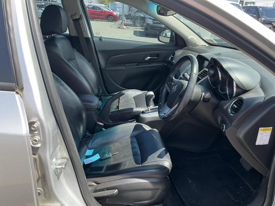 Photo '12' of Holden Cruze SRI V T