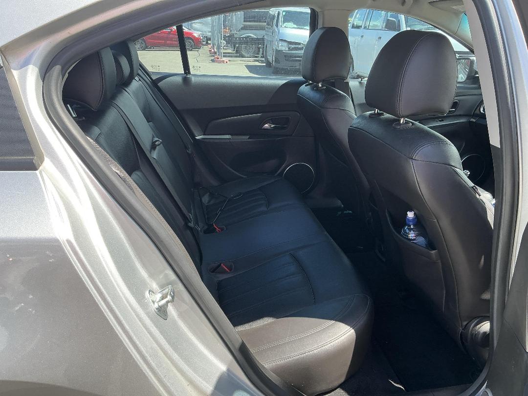 Photo '13' of Holden Cruze SRI V T