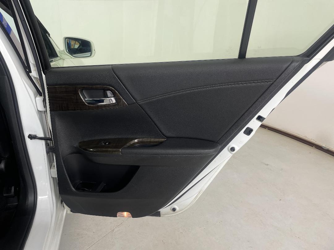 Photo '19' of Honda Accord Photo '19' of Honda Accord