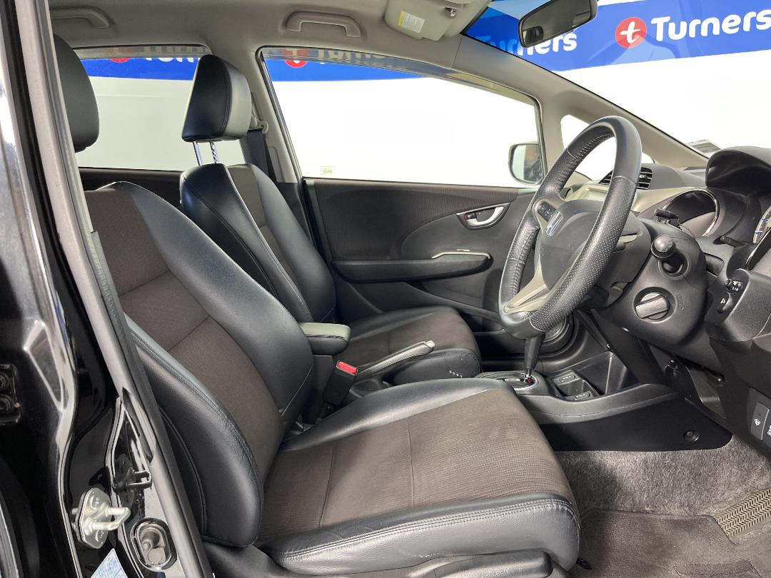 Photo '16' of Honda FIT