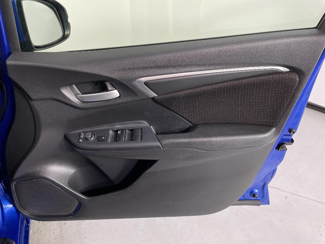 Photo '15' of Honda FIT