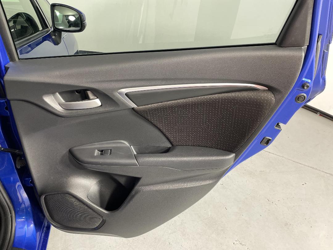 Photo '19' of Honda FIT