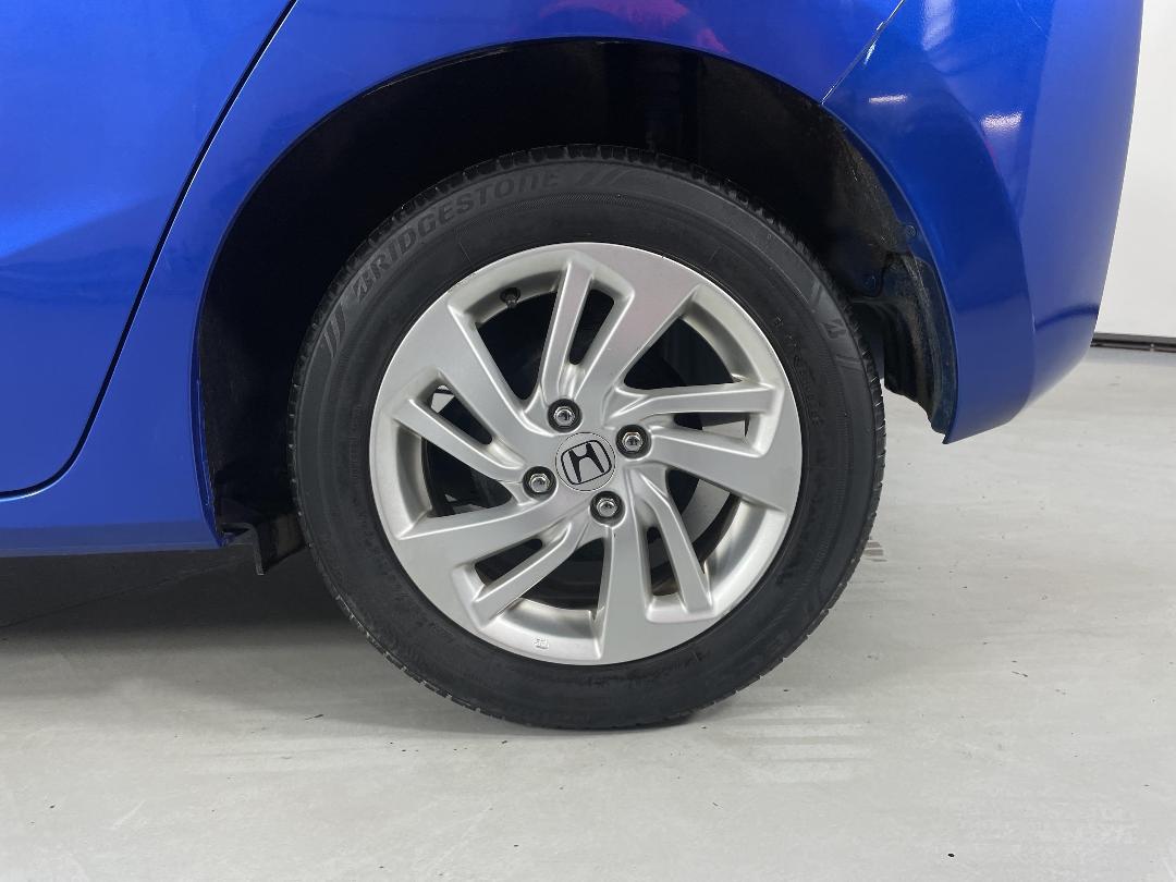 Photo '11' of Honda FIT