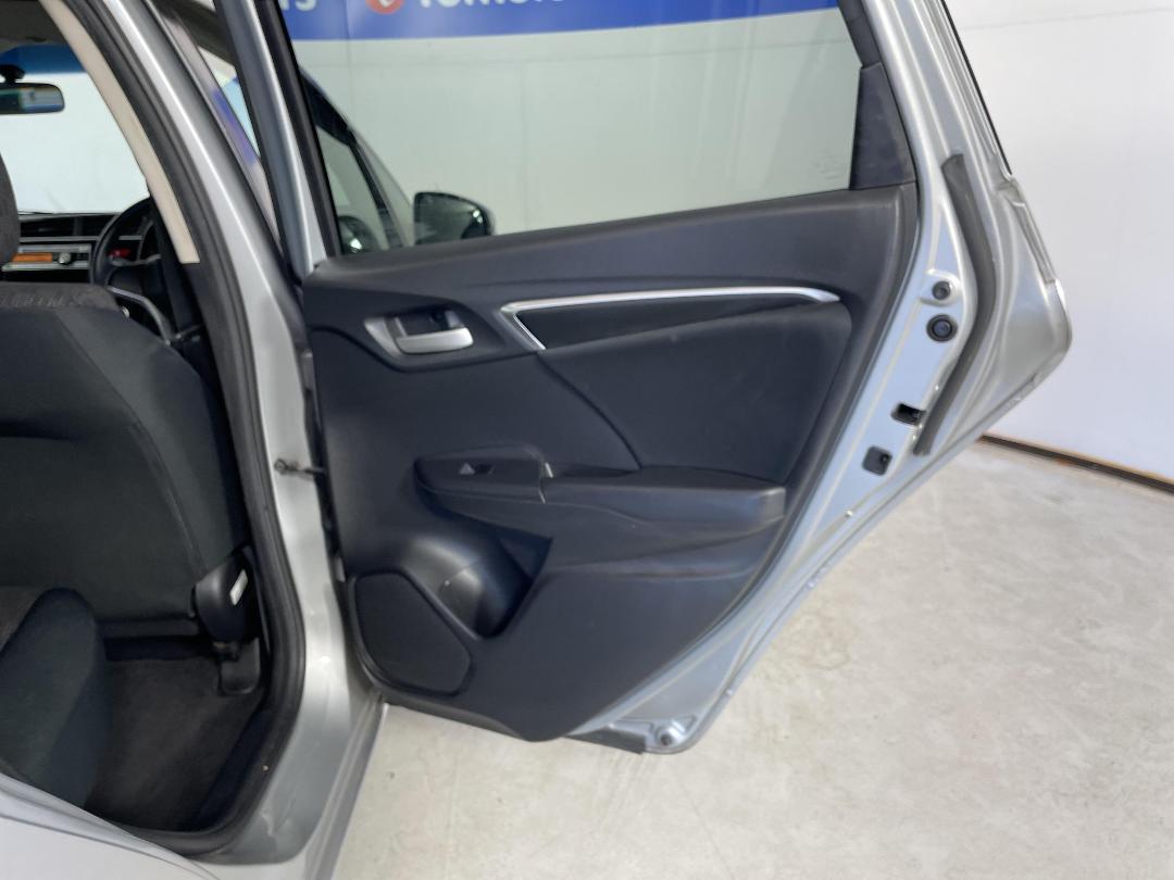 Photo '19' of Honda FIT